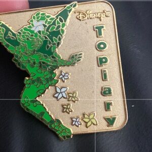 Tinker Bell Topiary Disney pin